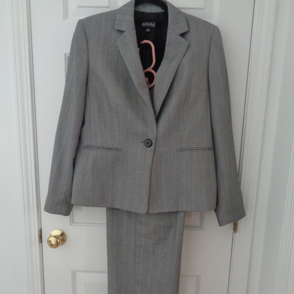 Women's Kasper Gray Pant Suit Size 12